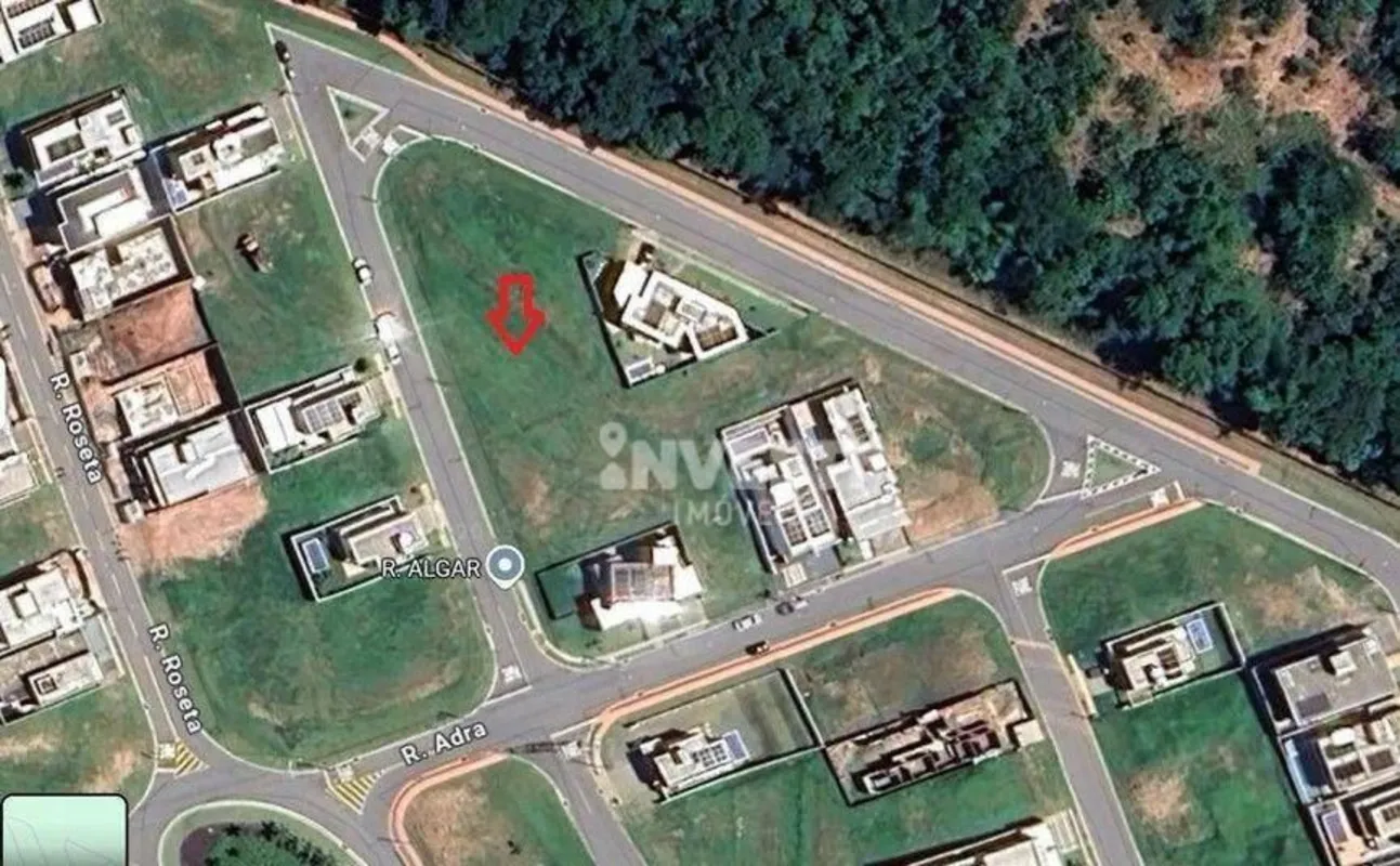 LOCALIZAÇÃO:Em localização privilegiada dentro de um condomínio de luxo, próximo...