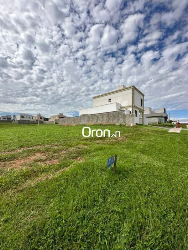 CÓDIGO DO IMÓVEL: TE1160 LOCALIZAÇÃO:Localizado em condomínio fechado com fácil ...