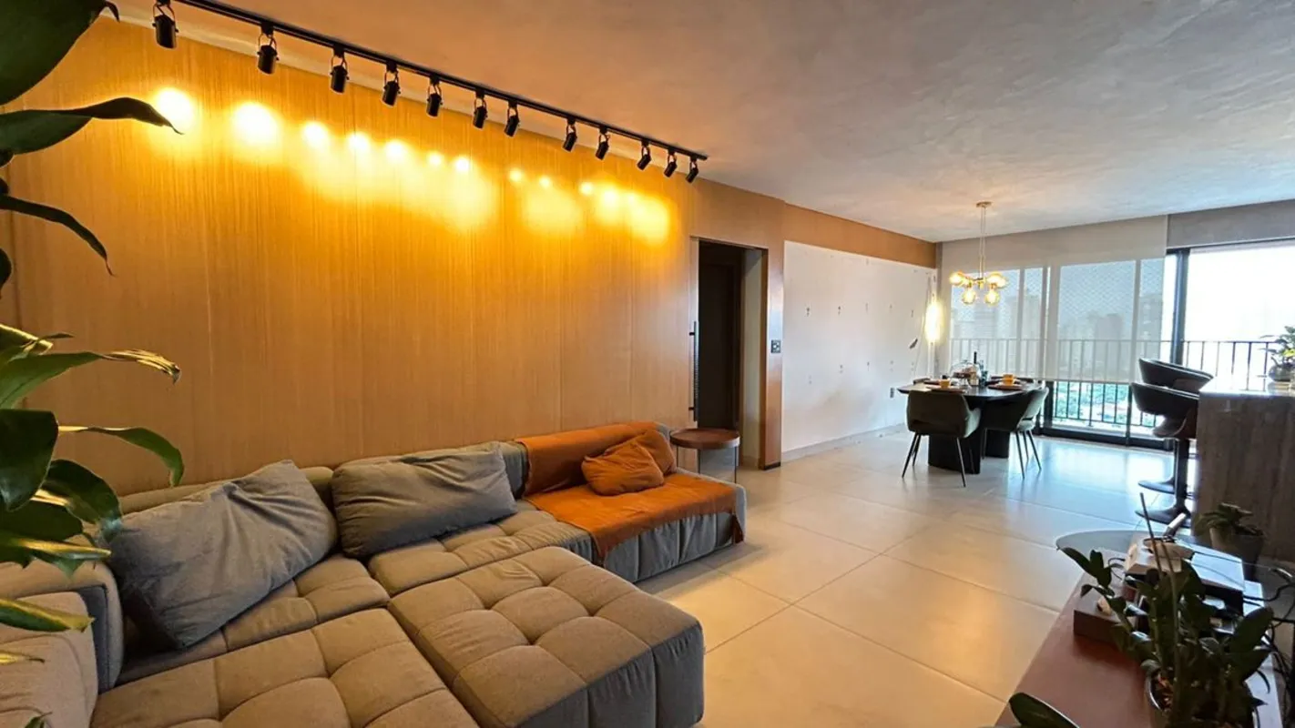 3 suítes plenas com armários e ar condicionadosAndar alto Sala para 02 ambientes...