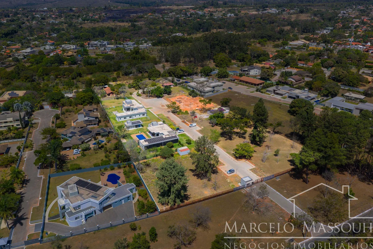 O melhor lote vazio à venda hoje na Quadra 27 do Parkway. São 2.500 m² em condom...