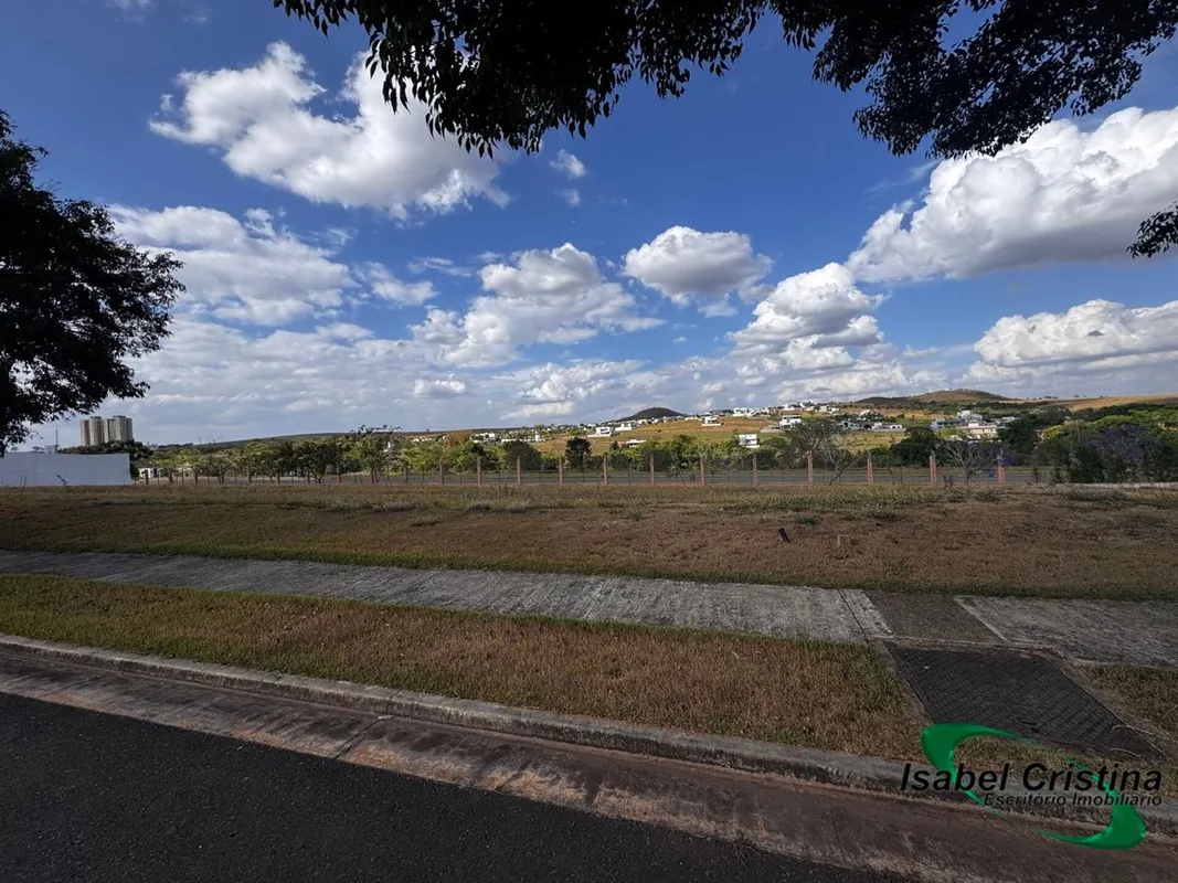 Excelente oportunidade de investimento! Terreno à venda com área total de 455.94...