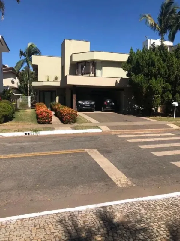 Venha conhecer a casa dos seus sonhos em um condomínio exclusivo! Localizada em ...