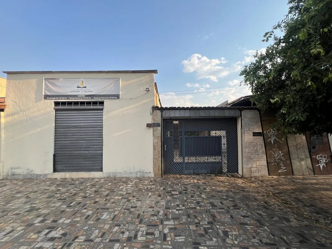 CASA SERVE TANTO COMERCIAL OU RESIDENCIAL7 CÔMODOS DA CASA1 SALA COMERCIAL NA RU...