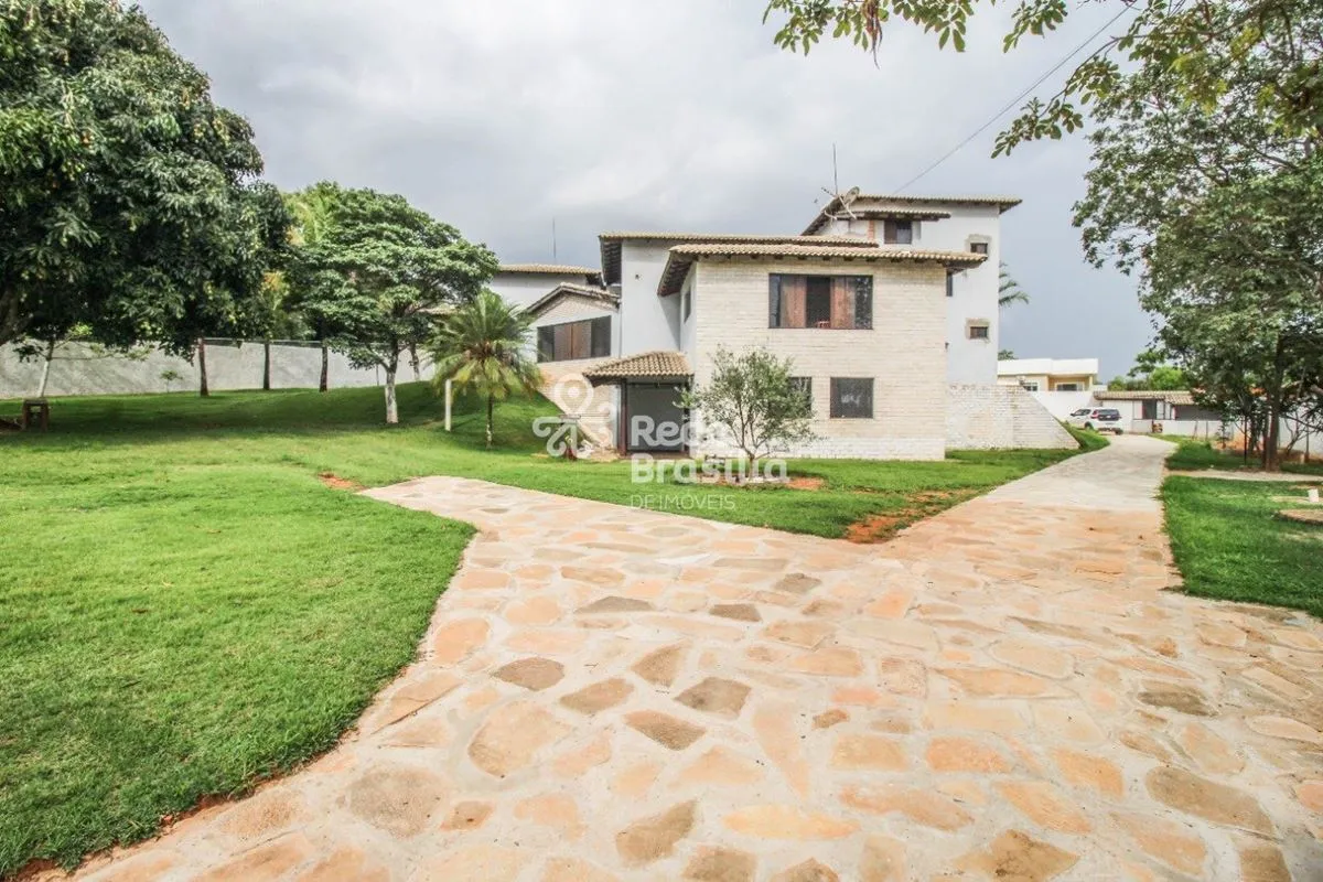 Casa à Venda no Condomínio Ouro Vermelho I - Lote Duplo, Vista Privilegiada e Ex...