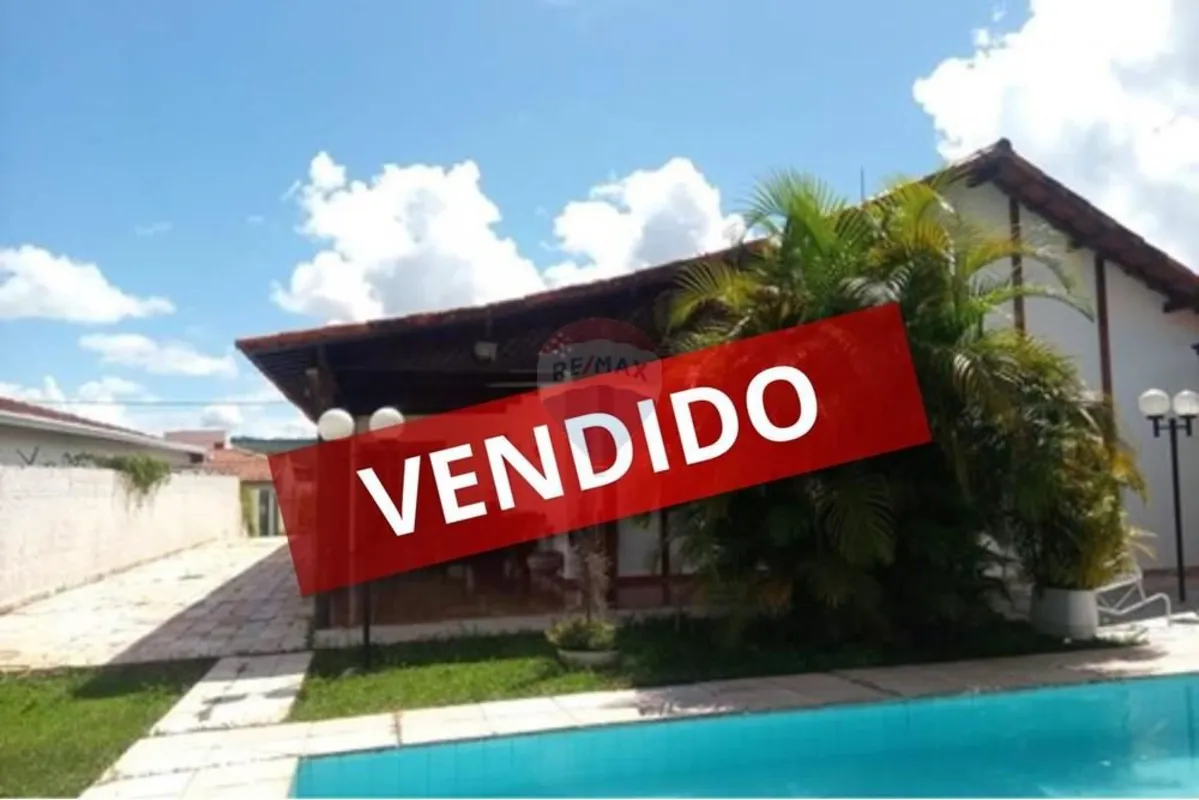 Descubra seu novo lar no Lago Norte, em Brasília!Em um generoso lote de 776 m², ...