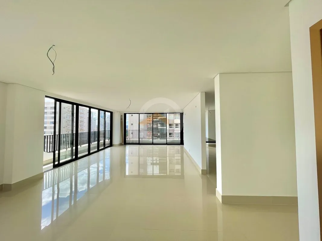 Apartamento 3 suítes no Setor Marista. 19 andar. 3 vagas de garagem. Perto da Al...