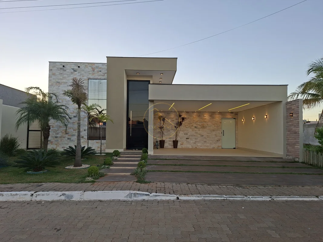 Excelente casa térrea na Rua do Sol;3 quartos sendo 2 suítes ( uma com closet);B...