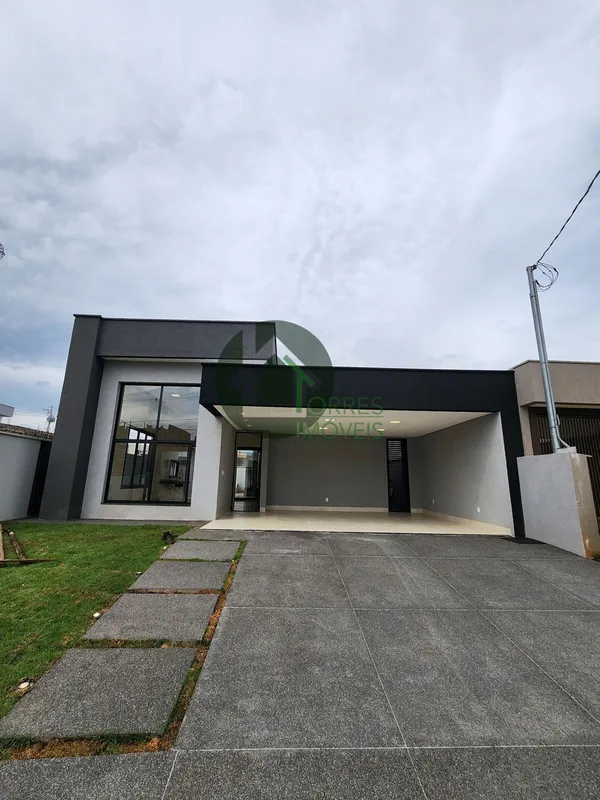  RESIDÊNCIA MODERNA E ACONCHEGANTE – CONFORTO E SOFISTICAÇÃO Área do Terreno: 30...