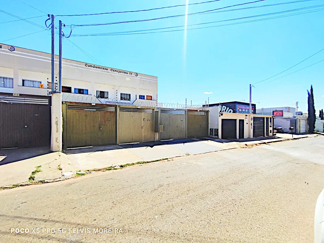 ALUGO CASA SOBREPOSTA, (NA PARTE SUPERIOR), DE 2 QUARTOS, 1 SUÍTE, EM RESIDENCIA...
