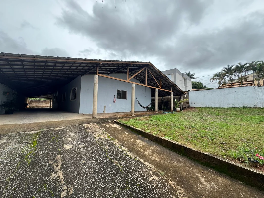 Excelente casa de esquina localizada dentro de condomínio na vereda da cruz, fre...