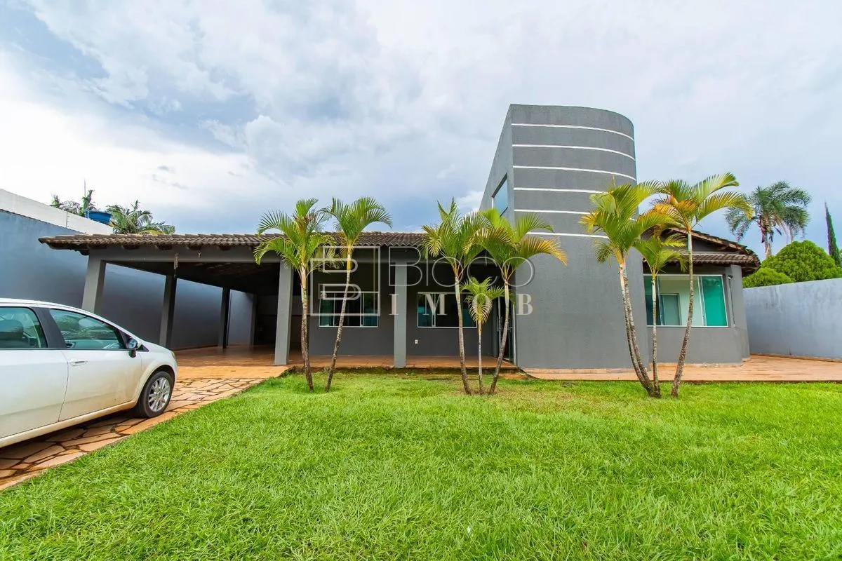 Casa disponível na Rua Sao Francisco da Ponte Alta Norte, localizado em uma aven...