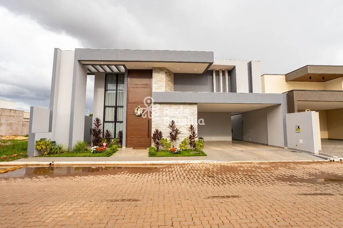 Quadra 5 | Casa Térrea 4 Quartos sendo 4 Suítes com 2 Vagas de Garagem Coberta -...