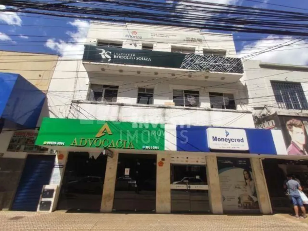 Sala com 250m², toda no carpete, estrutura do espaço locado para aulas presencia...