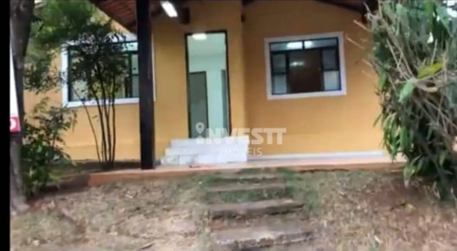 LOCALIZAÇÃO :Localização Privilegiada em Goiânia:Fácil acesso a comércios, escol...