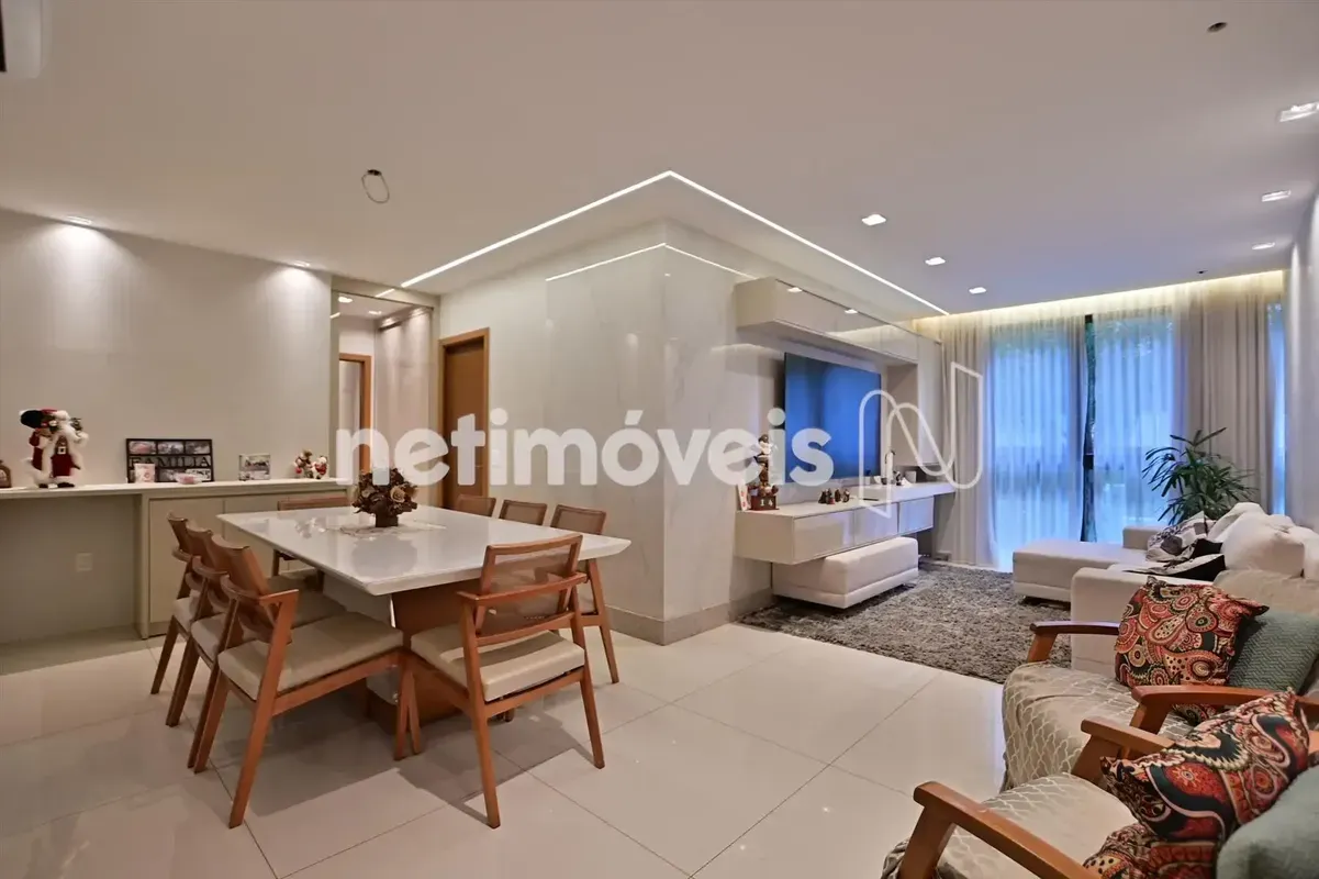 Imagine-se vivendo em uma obra-prima arquitetônica. Este não é apenas um apartam...