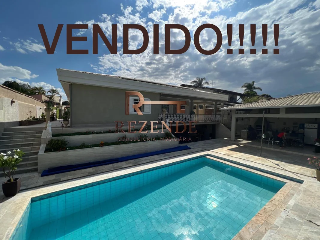 Descubra esta bela casa térrea localizada na SHIN QI 13, no Lago Norte, Brasília...