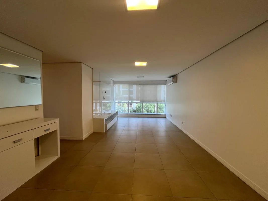 Aluga-se Apartamento SQNW Qd. 310 Bloco B Noroeste - DF Composto por:- 03 quarto...