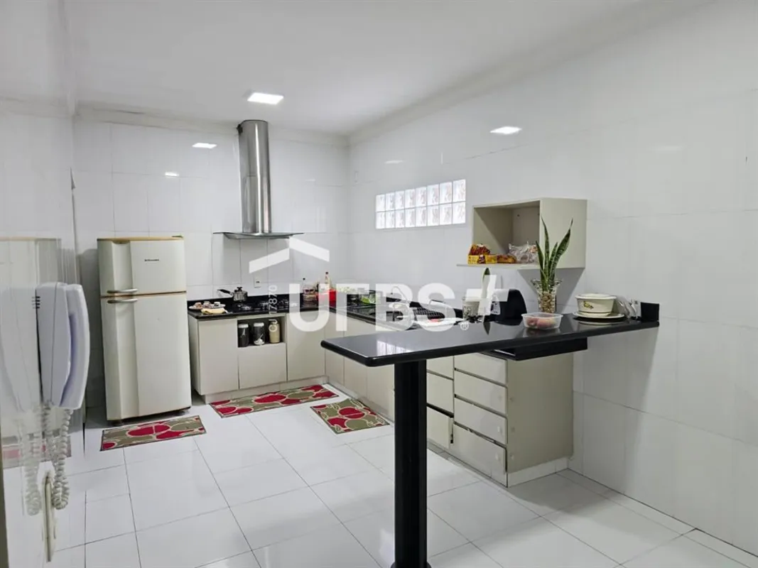COD U-0009840 - Casa à venda – Jardim América – 2 suítes – 4 vagas – aceita perm...