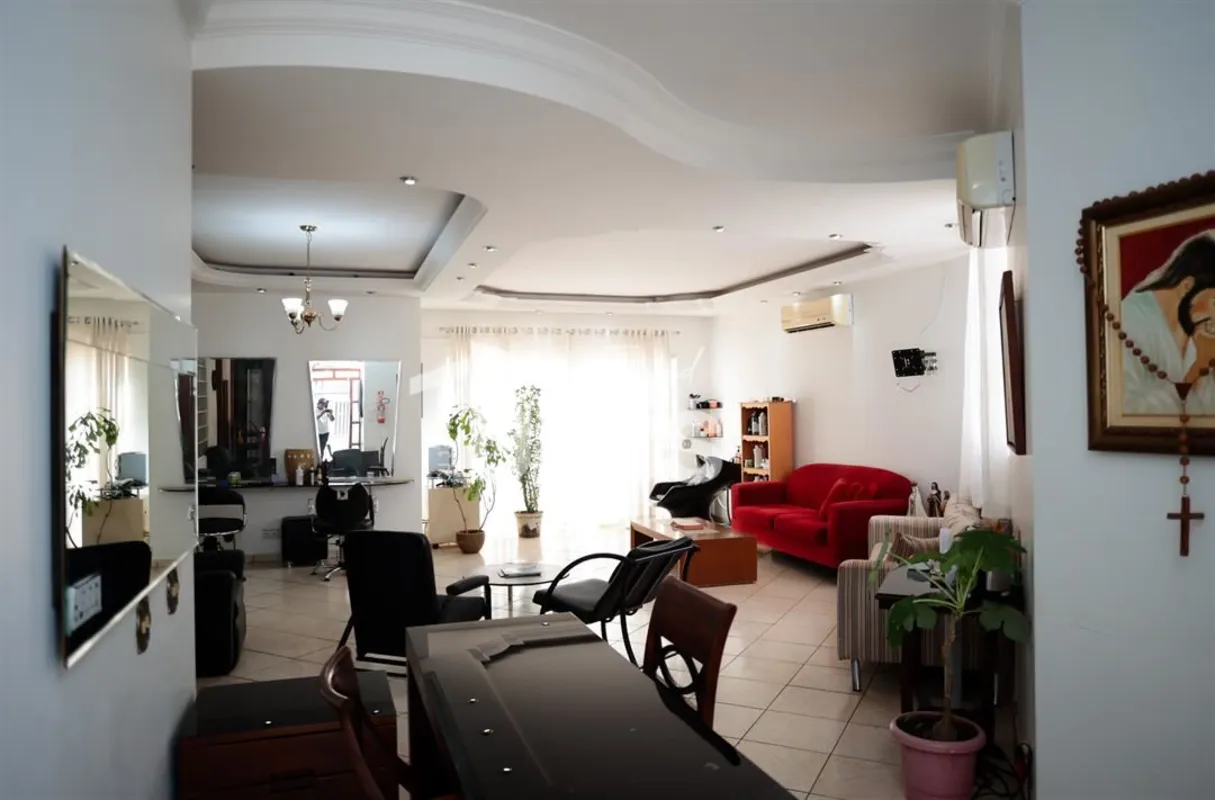 COD U-0024009 - Casa perfeita para o seu negócio, próxima ao Ginásio de esportes...