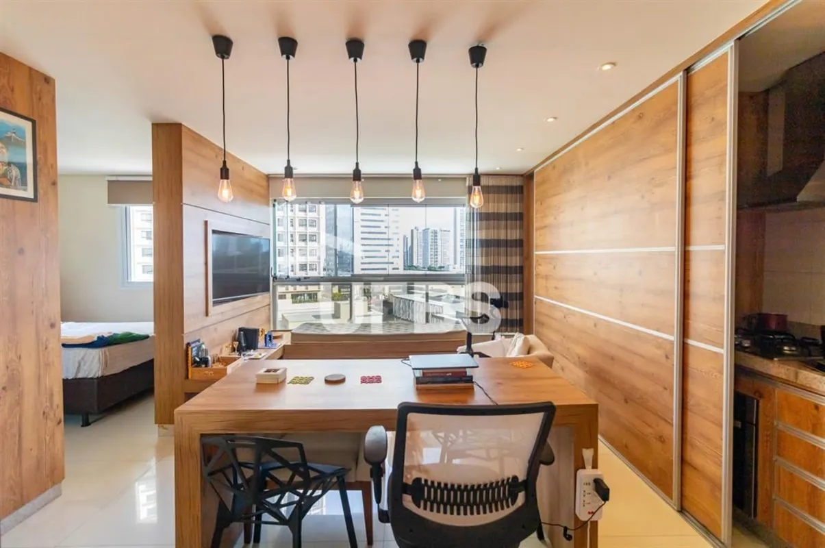 COD U-0021593 - Apresentamos um verdadeiro compacto de luxo no coração do Setor ...