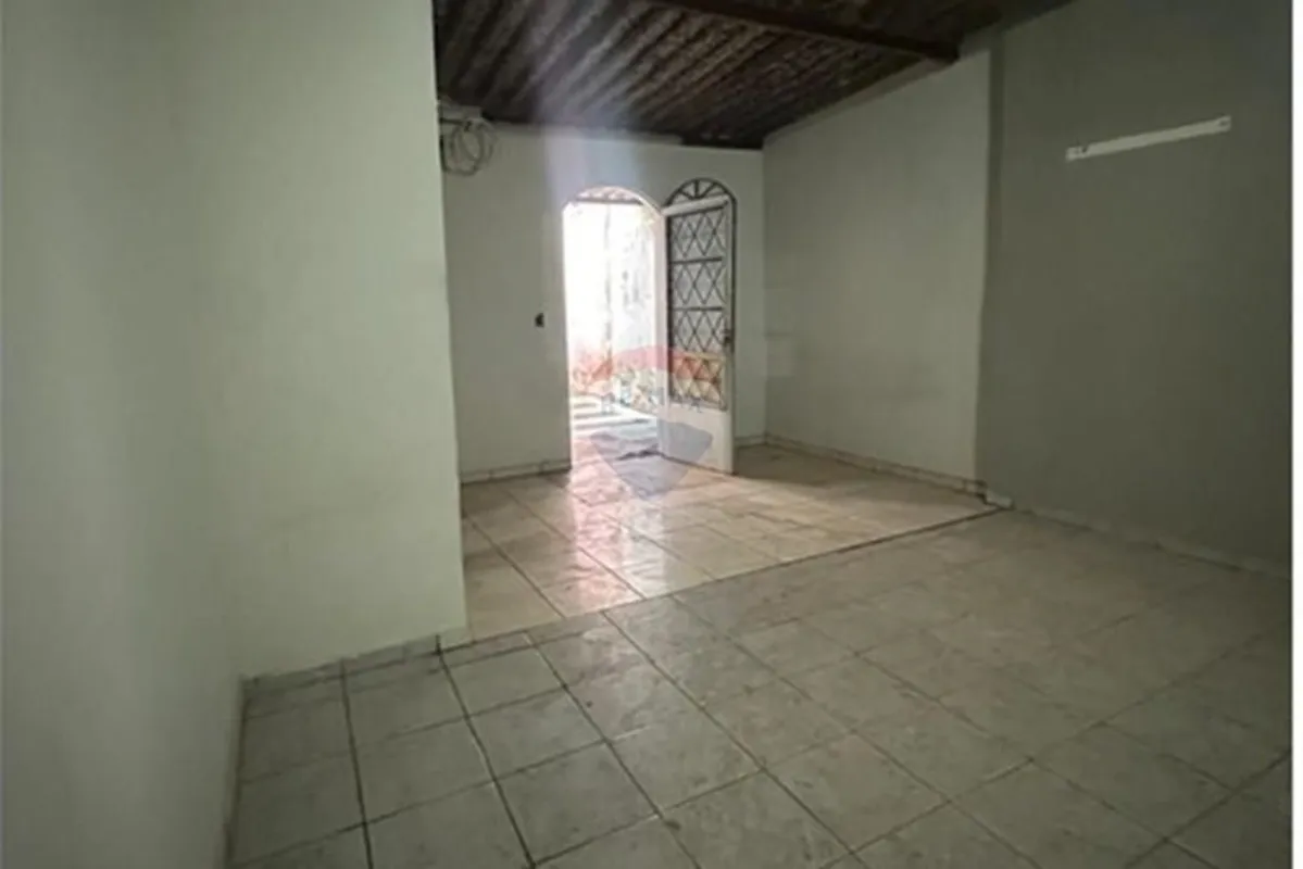 Localizada no endereço privilegiado de QR 205 CONJ 03, excelente localização. OP...