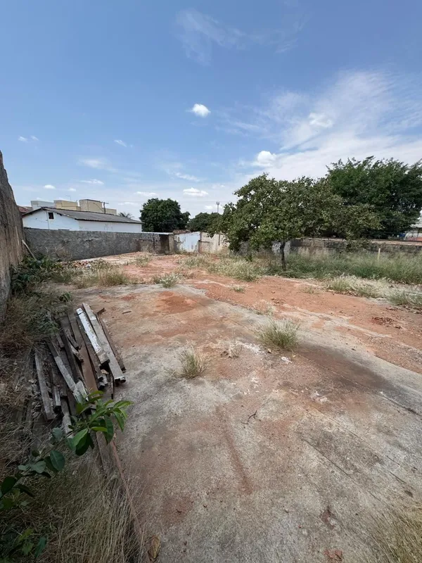 LOTE DE ESQUINA DE RUA, A UMA QUADRA DA AV. 4a RADIAL , COM ÁREA DE 550,58 m2LOT...