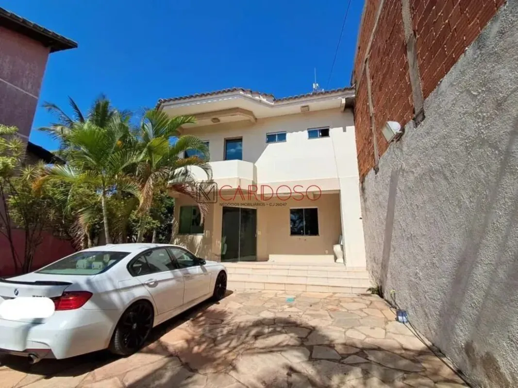 CASA RUA 12 - VICENTE PIRESEsta propriedade oferece um terreno amplo de 930 m² e...