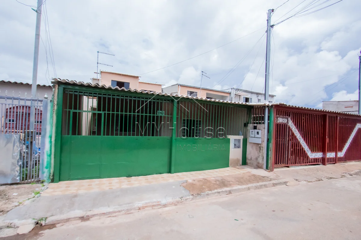 MY HOUSE VENDESAMAMBAIA NORTE - QR 411 - Pode ser 100% financiado Excelente casa...