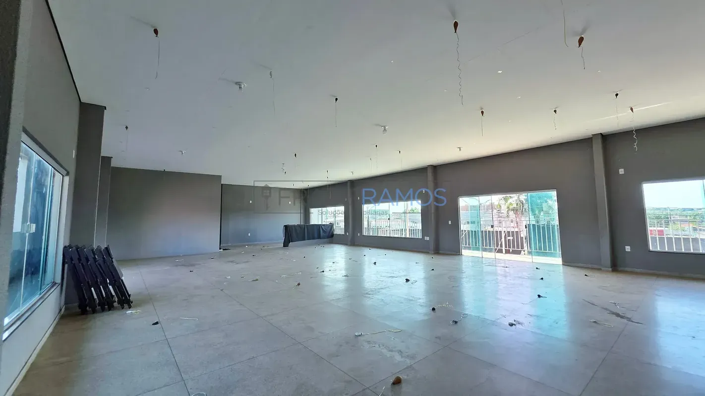 Sala Comercial Ampla para Alugar com 285m² - piso superior Setor Cândida de Mora...