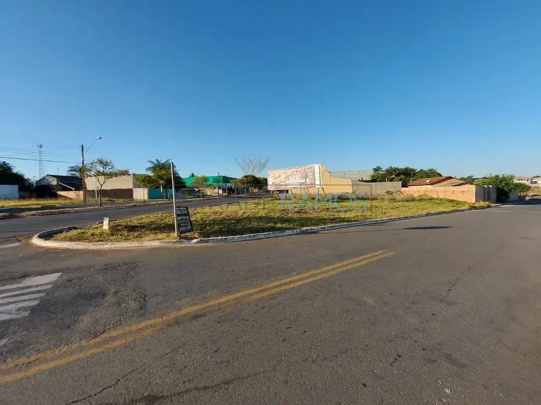 Área de 1080m² disponível para locação na principal avenida do conjunto Itaipu, ...