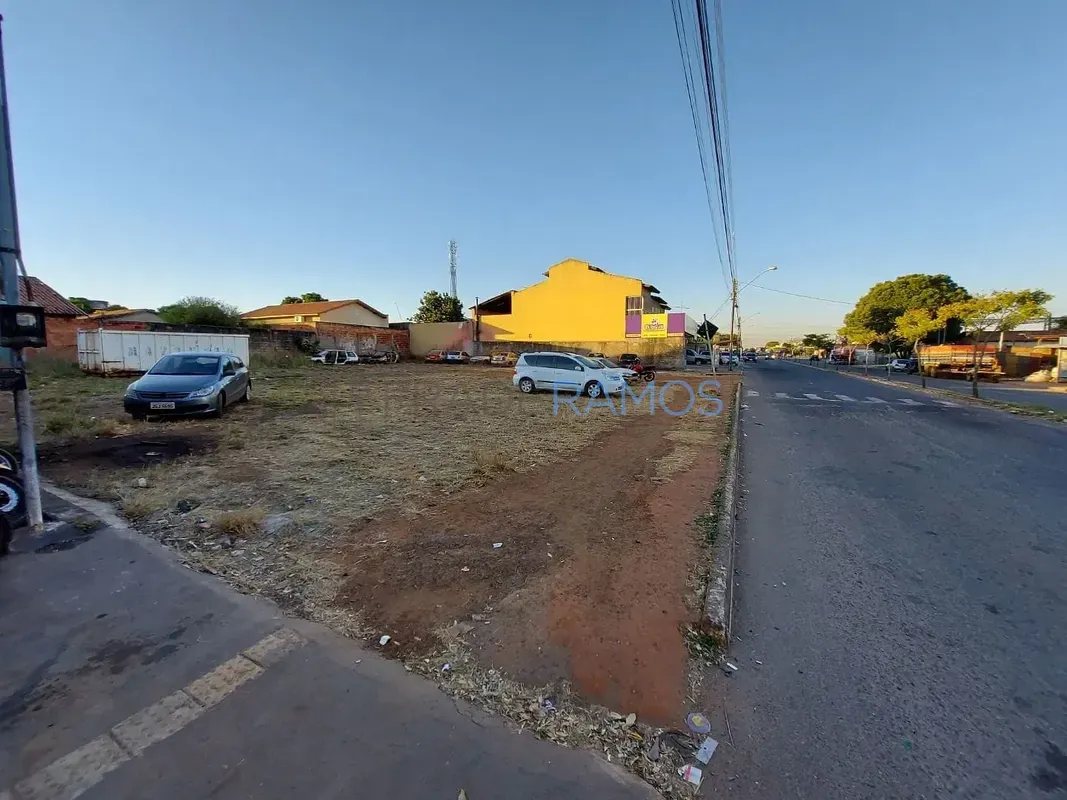 Área de 1080m² disponível para locação na principal avenida do conjunto Itaipu, ...