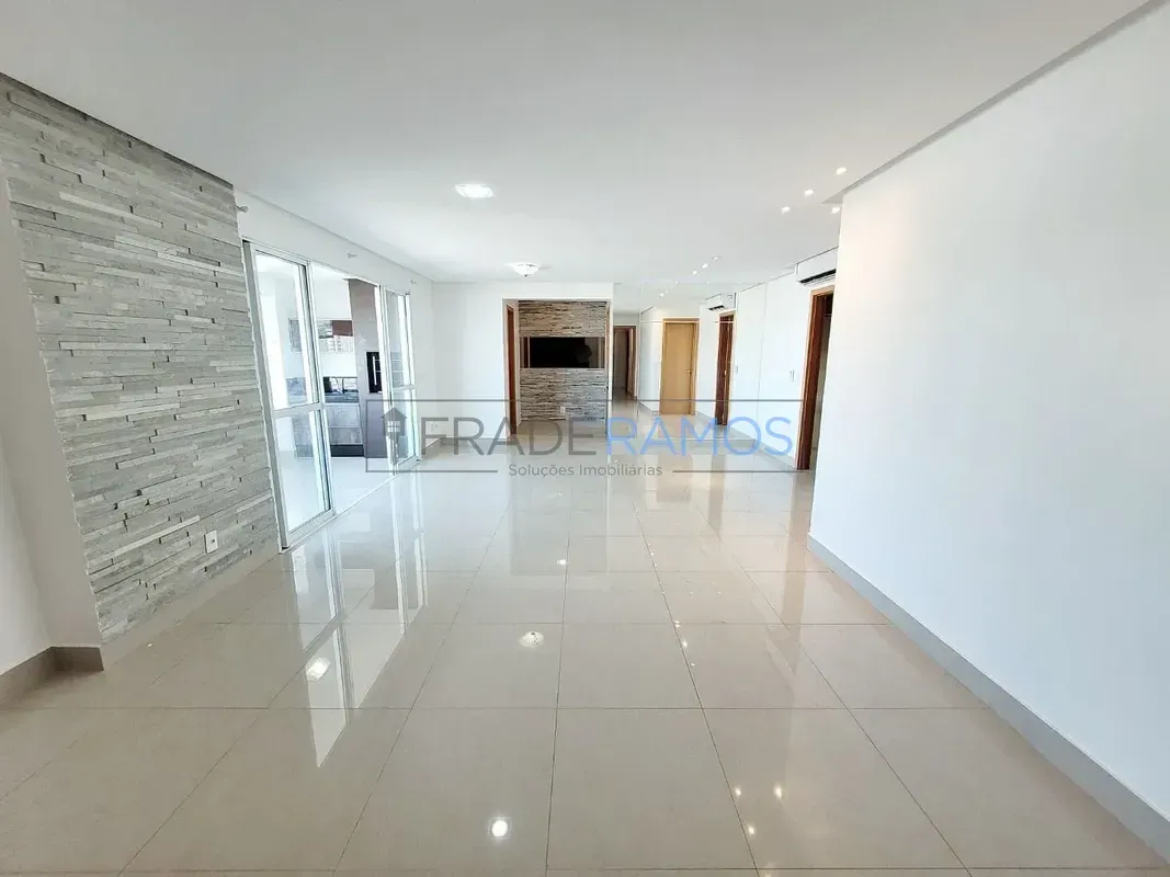 Apartamento no Setor Bueno, em Goiânia, com 125 m², localizado em andar alto e c...
