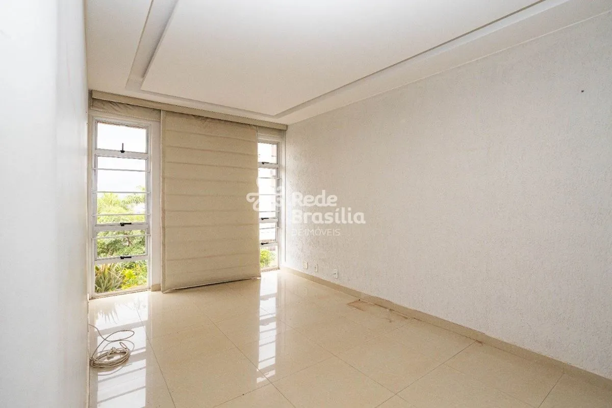 QI 25 | Edifício Sargento Wolf - Guará - Desocupado. Apartamento reformado, vaza...