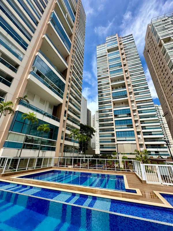 Última oportunidade de morar na frente do Parque Flamboyant, neste apartamento s...