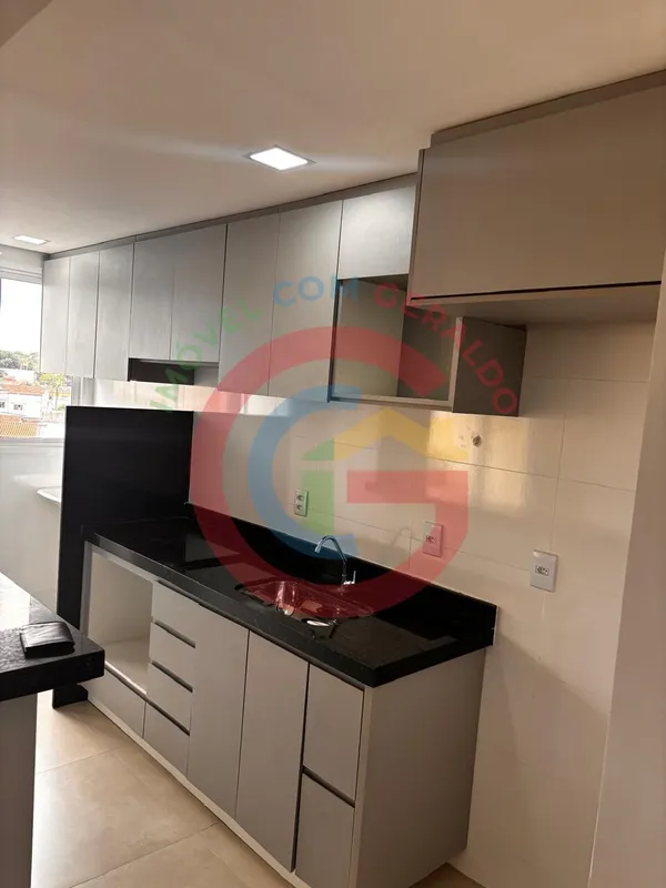  Lindo apartamento com 2 quartos, sendo 1 suíte. Repleto em armários. Valor do á...