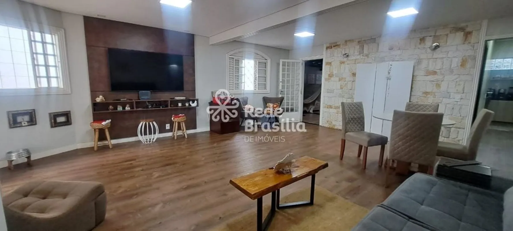 Descubra esta incrível casa térrea em venda no Condomínio Jardim Botânico V, em ...