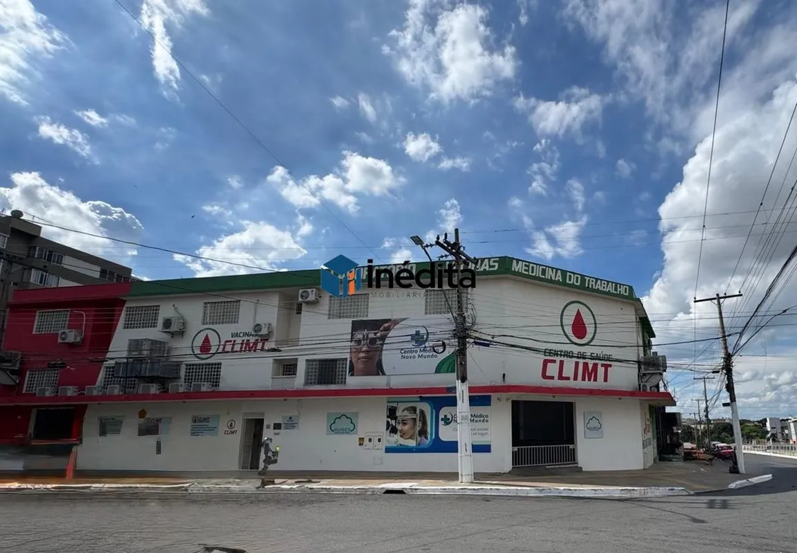 LOCALIZAÇÃO:Localizada na Avenida República do Líbano, esquina com a Rua 25A, em...