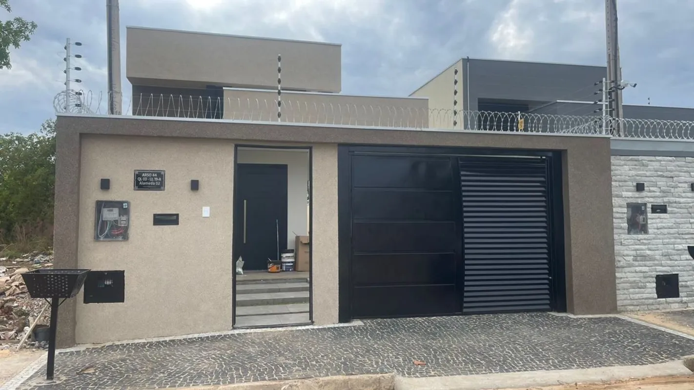 Casa à Venda 409 Sul, Palmas/TOModerna e completa!Características:Garagem cobert...