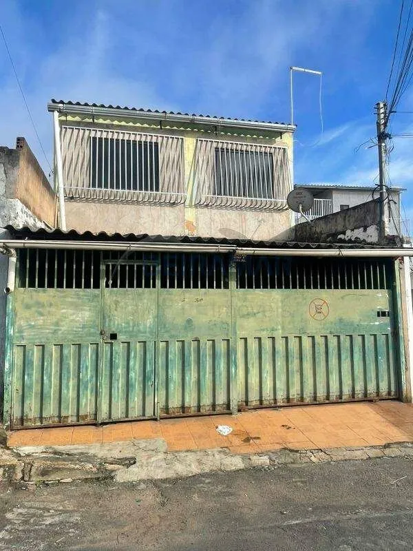 Sobrado com 4 Quartos e 3 Vagas na QNL 20 - Taguatinga NorteExcelente oportunida...