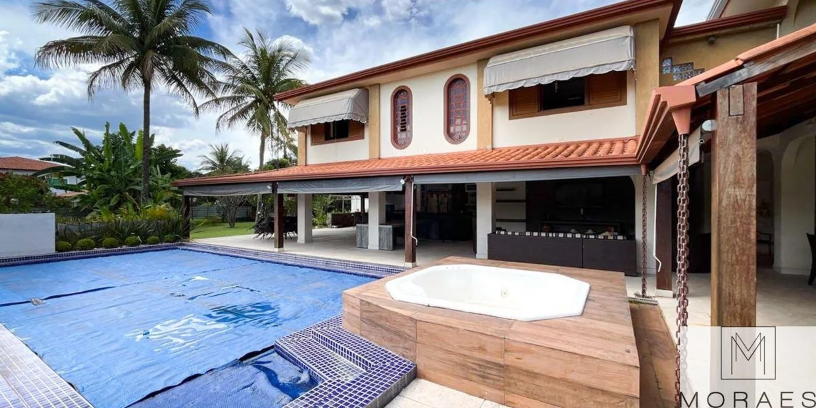 SHIN QI 12 – EXCLUSIVIDADEAceita permuta em imóveis.Casa estilo colonial, com re...