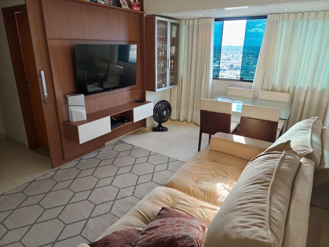 Apartamento com 03 quartos, todos com armários planejados, sendo 01 suíte, possu...