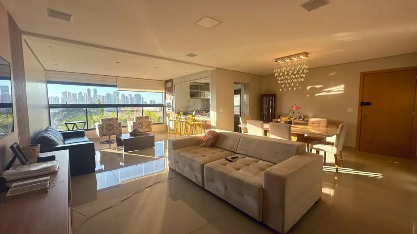Apartamento com com 03 suÃ­tes, totalmente mobiliado e decorado. Possui sala amp...