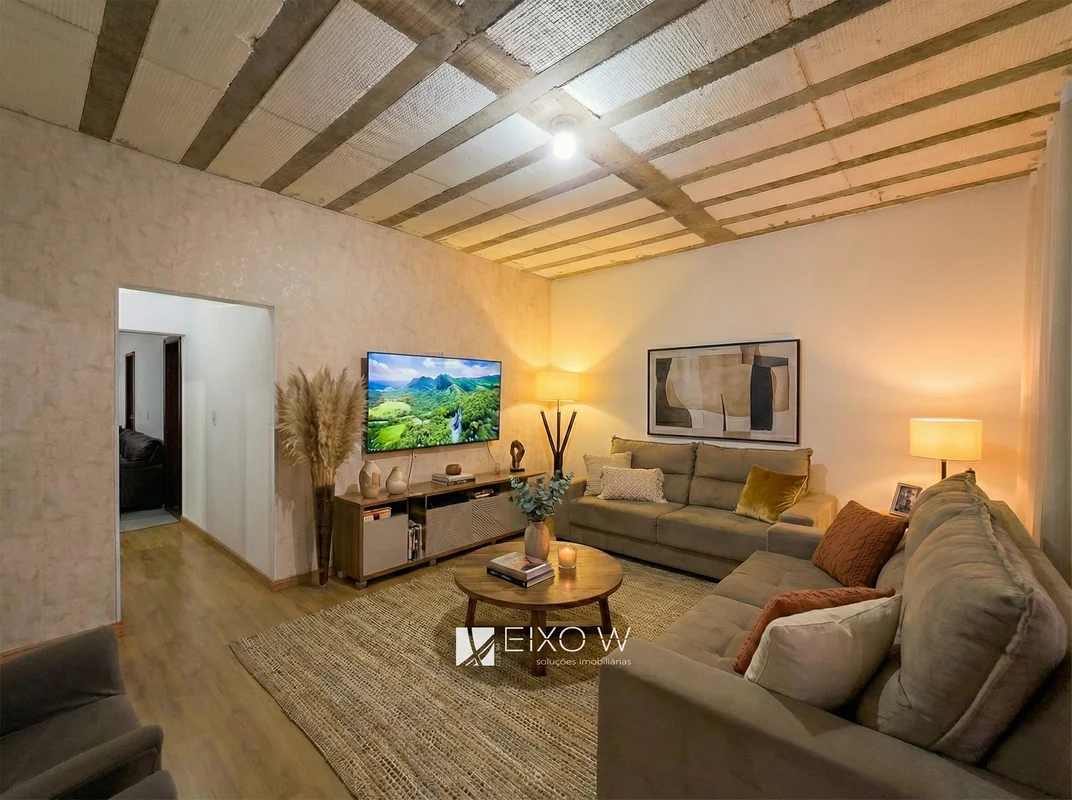 Eixo W Imobiliária vende casa em Taguatinga Norte.- Imóvel com comércio de fundo...