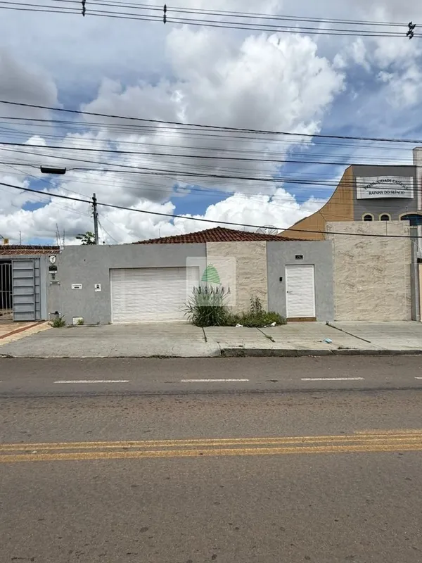 imóvel bem localizado 4 quartos , 4 salas, excelente para comercio ou moradia, g...