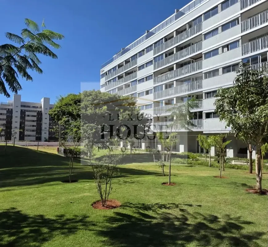 Descubra seu novo lar no coração do Noroeste de Brasília! Este apartamento padrã...