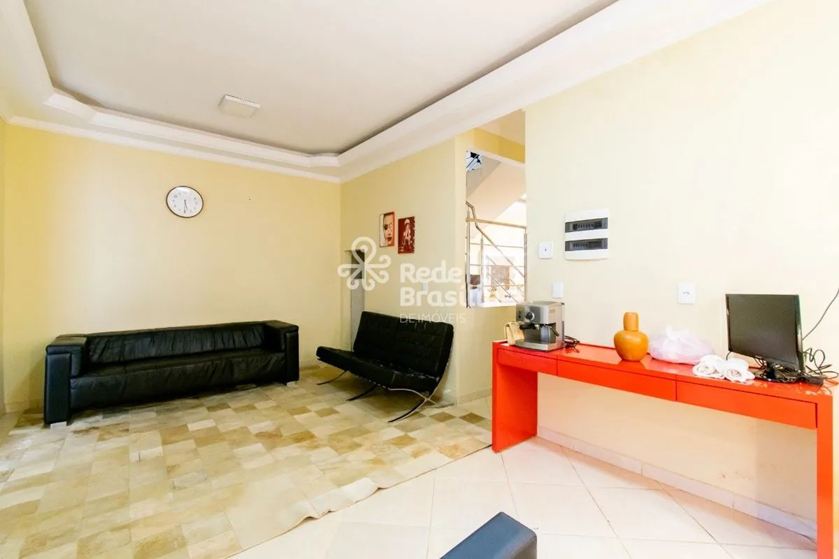 QI 8 | Casa Sobrado com 3 Pavimentos - Guará ICasa sobrado bem distribuída, loca...