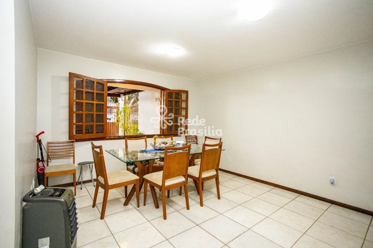 QE 15 | Casa Térrea - Guará IIExcelente oportunidade no Guará II! Casa térrea be...