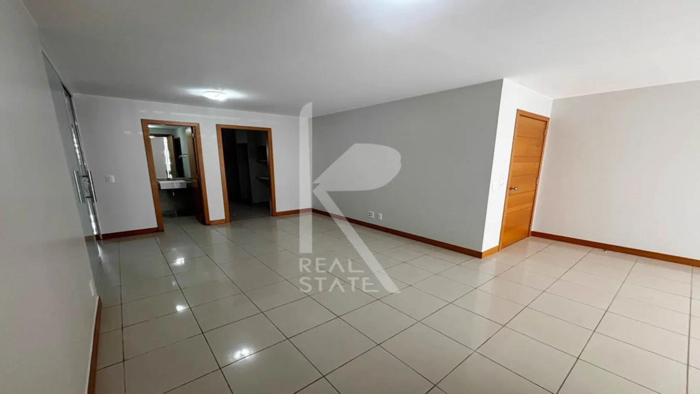 Apartamento com 143m² de area privativa, composto de sala, varanda, 4 quartos, 2...