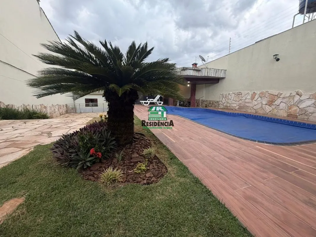 Casa à Venda no Jardim Europa - Lote de 360 m²- Área construída de 180 m²- Garag...