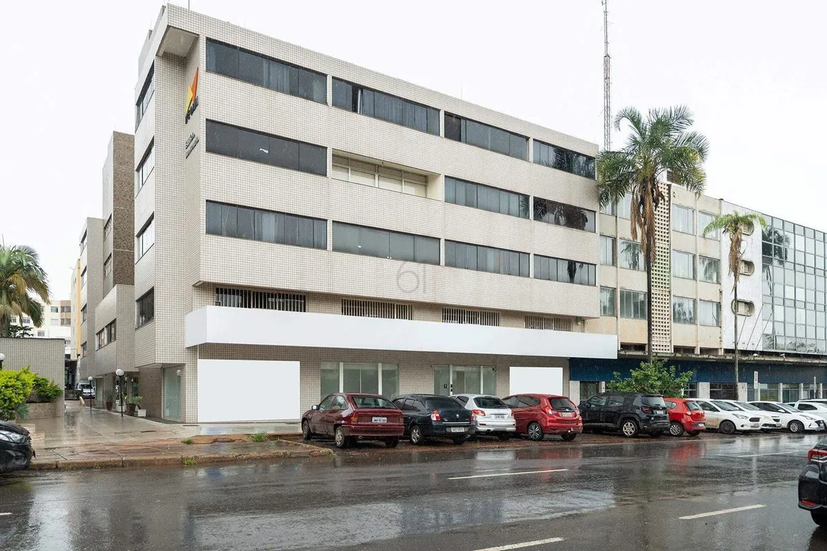 Excelente conjunto de lojas vazadas, localizado em ponto nobre no início da Asa ...